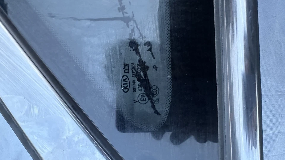 Kia Sorento 2016-2020 cuarto de pasajero trasero derecho ventana vidrio OEM Foto 2 de 4