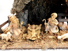 Vintage Fontanini ? Made in Italy 6 piece Nativity Set with Creche 9 1/2" Tall — photo 2