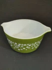 VTG PYREX 473-B OLIVE GREEN SPRING BLOSSOM WHITE DAISY CASSEROLE BAKING DISH