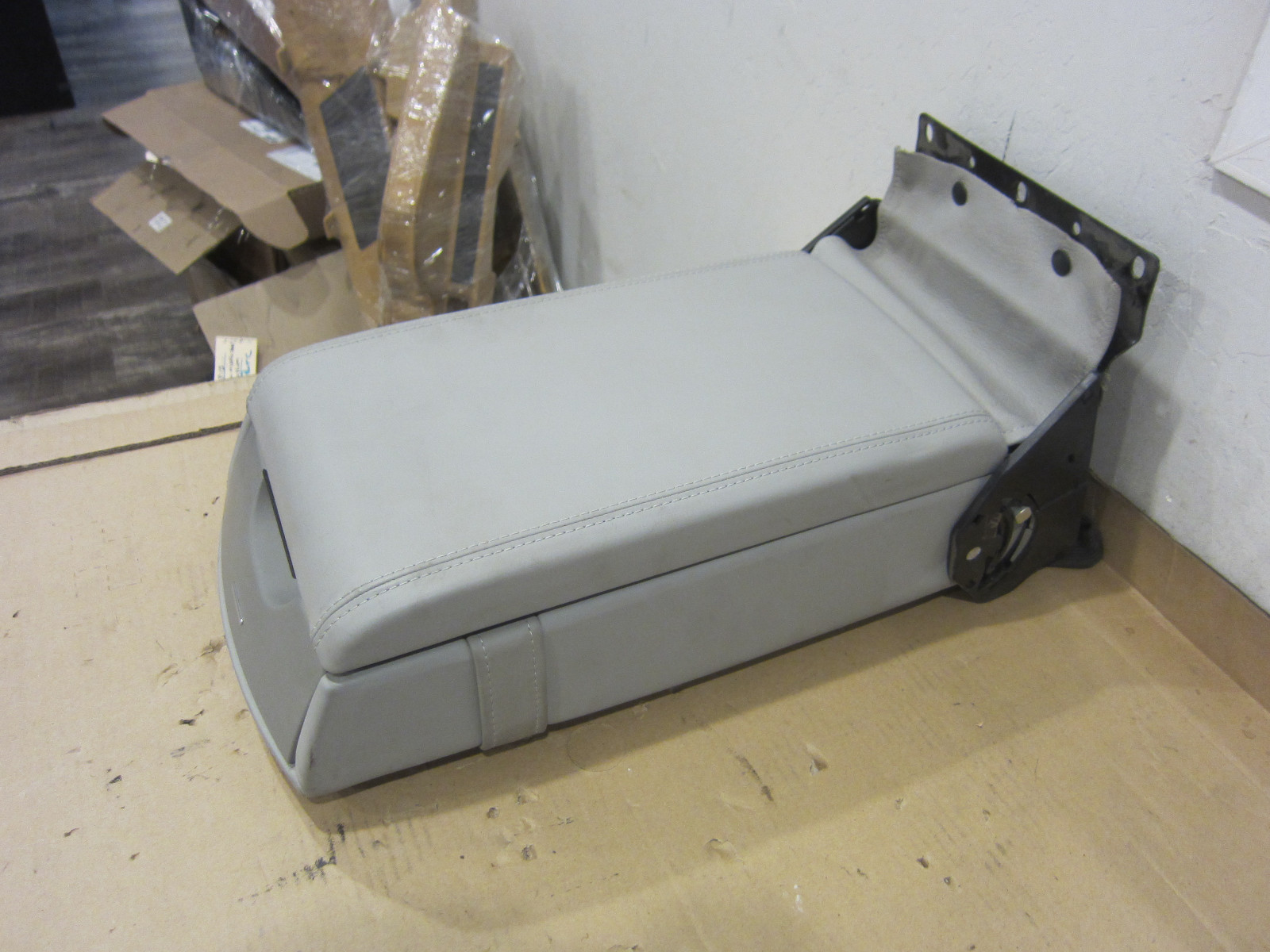 Maserati Quattroporte-  Rear Seat Center Console / Arm Rest  (USED) 981422100