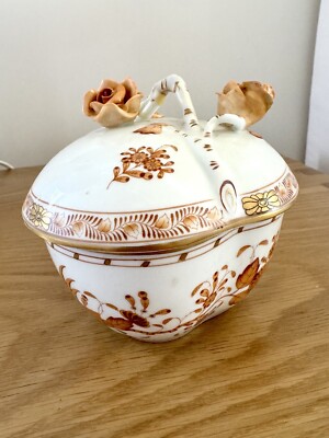 FINE VINTAGE HEREND HUNGARY CHINESE BOUQUET HEART SHAPED LIDDED