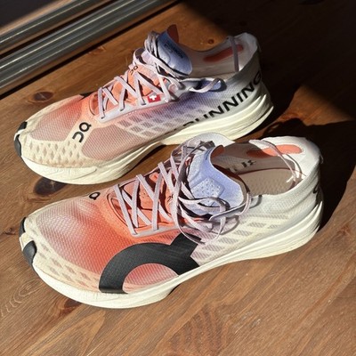 ON RUNNING CLOUDBOOM STRIKE Herren Carbon Laufschuh Herren EU 46 UK 11 US M11,5