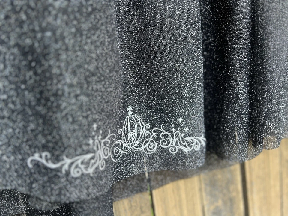 Falda Disney Torrid Cenicienta Negra Brillante Talla 3 Plus 22/24USADA EN EXCELENTE ESTADO Foto 4 de 4