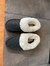 Black Dearfoam slippers NWOT sz Small