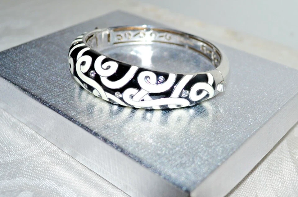 $675 Impresionante Brazalete Brazalete Belle Etoile "Desenlacement" Esmalte Negro y Crema Foto 2 de 4