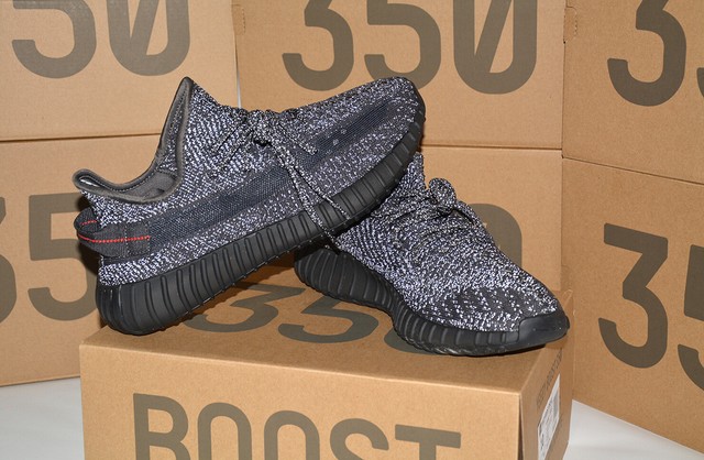 yeezy 350 black reflective box