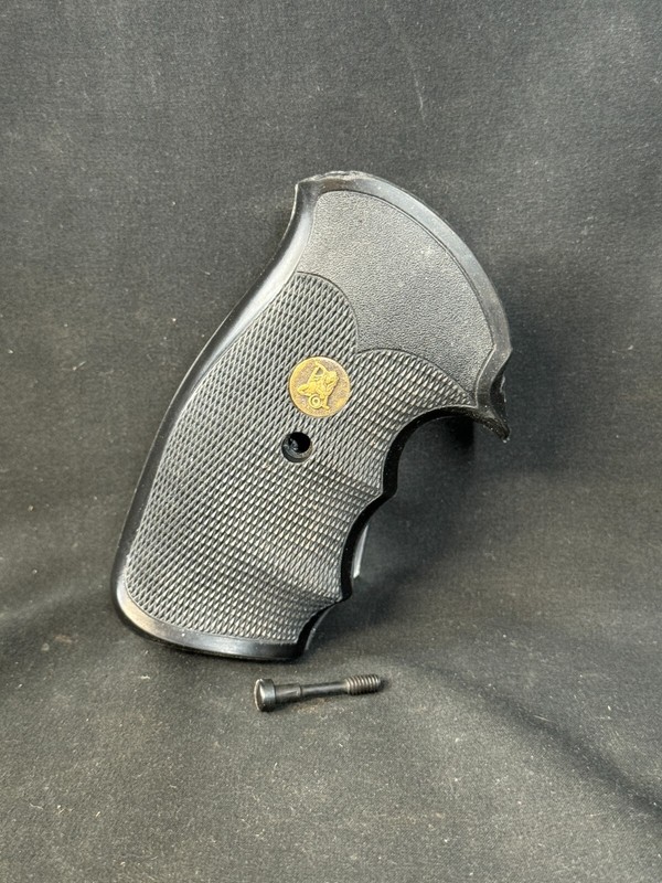 Pachmayr Smith & Wesson S&W K Frame Square Butt Revolver Gripper Black Rubber