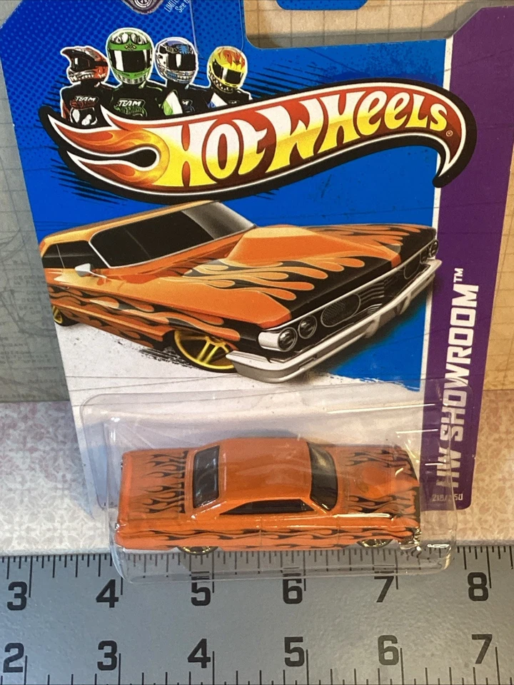 NOC 2013 Hot Wheels 218/250 HW Showroom PERSONALIZADO 64 GALAXIE 500 Laranja - Imagem 2 de 4