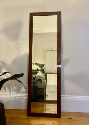 Schöner bodenlanger Vintage Mid Century Spiegel marmoriertes Holz abgeschrägte Kante 60er