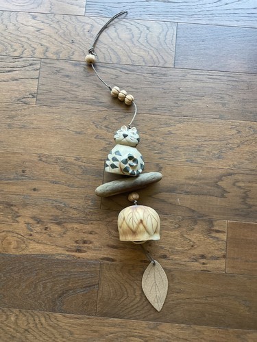 Hasel Olsen signiert Keramik/Treibholz Katze Windspiel