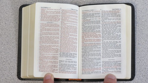 Holy Bible - The Smallest Bible Thomas Nelson 103 Black Leatherflex, gold pages - Foto 10 di 10