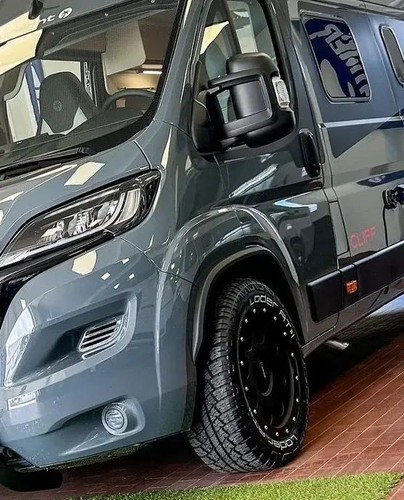 Universelle Radlaufverbreiterungen selbstklebend 148cm lang 26mm breit 4 Stück - Bild 1 von 8