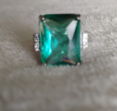 Emerald Cut Green Cubic Zirconias Ring Sterling Silver S6 Going Out Of Business 