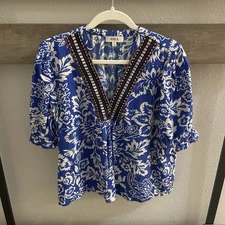 Avara Blouse Top Blue Floral Puff Short Sleeve Embroidered V-Neck Sz L