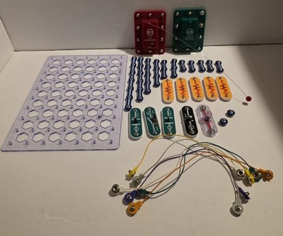 Lot Of 32pc  Snap Circuits RC Snap Rover By Elenco