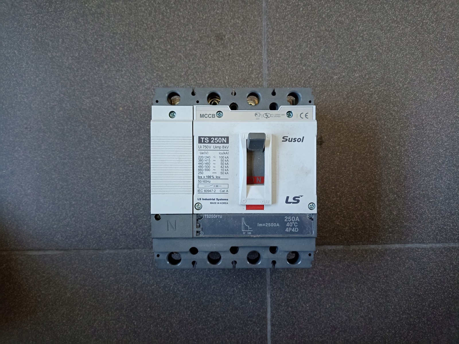 LSIS TS250N FTU 250A 4P Circuit Breaker 1 Piece
