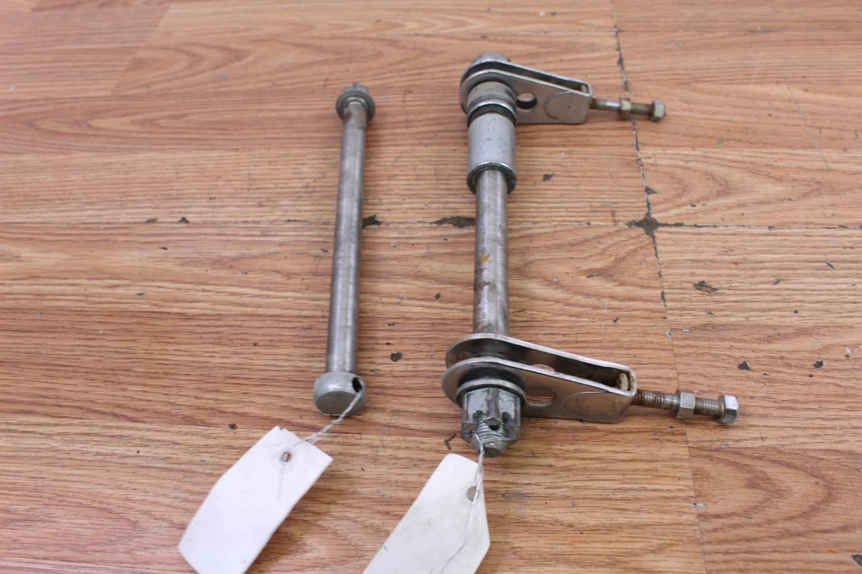 Suzuki GS450L 1983 eje delantero y trasero con ajustadores y espaciadores Foto 4 de 4