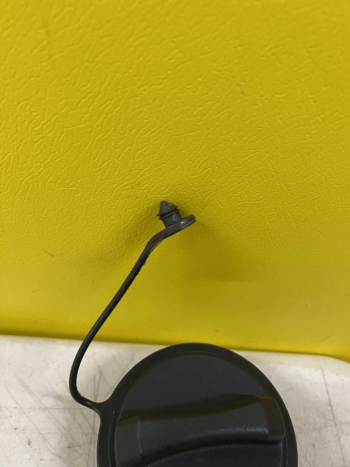 2002-2012 FORD FUSION PETROL / DIESEL FUEL CAP WITH ANTI LOSE CORD STRAP - Image 2 of 4