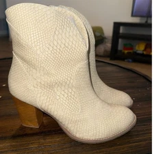Not Rated Todd Cream Faux Snakeskin Embossed Western Ankle Boots Size 10