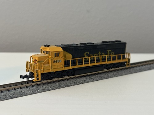 Locomotora diésel Santa Fe SD45 5633 - Atlas/realista escala N funciona luces raras | Condition: Used