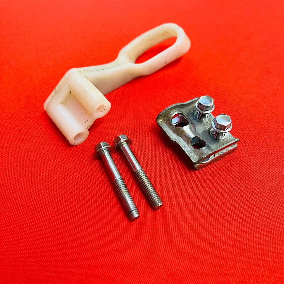 RM250 ABRAZADERA DE MANGUERA GUÍA DE LÍNEA DE FRENO DELANTERO ORIGINAL OEM SUZUKI RM 250 (1996-2000) Foto 4 de 4