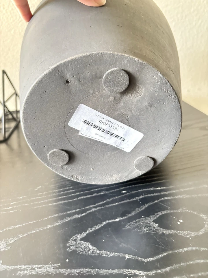 13 in. Jarrón decorativo de ánfora de terracota negro con asas dobles Foto 3 de 3