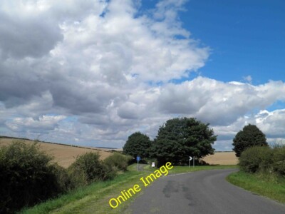 Foto 6x4 Kurve voraus auf Binbrook Lane Thorpe le Vale c2014