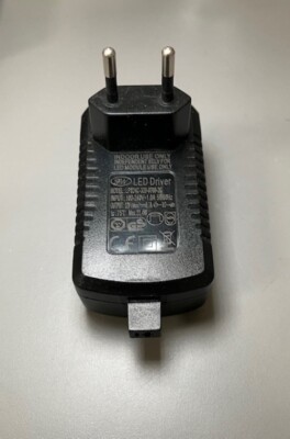 Trafo STECKERNETZTEIL Driver Treiber Konverter FW LPS24C-320-0700-2C LED Stecker