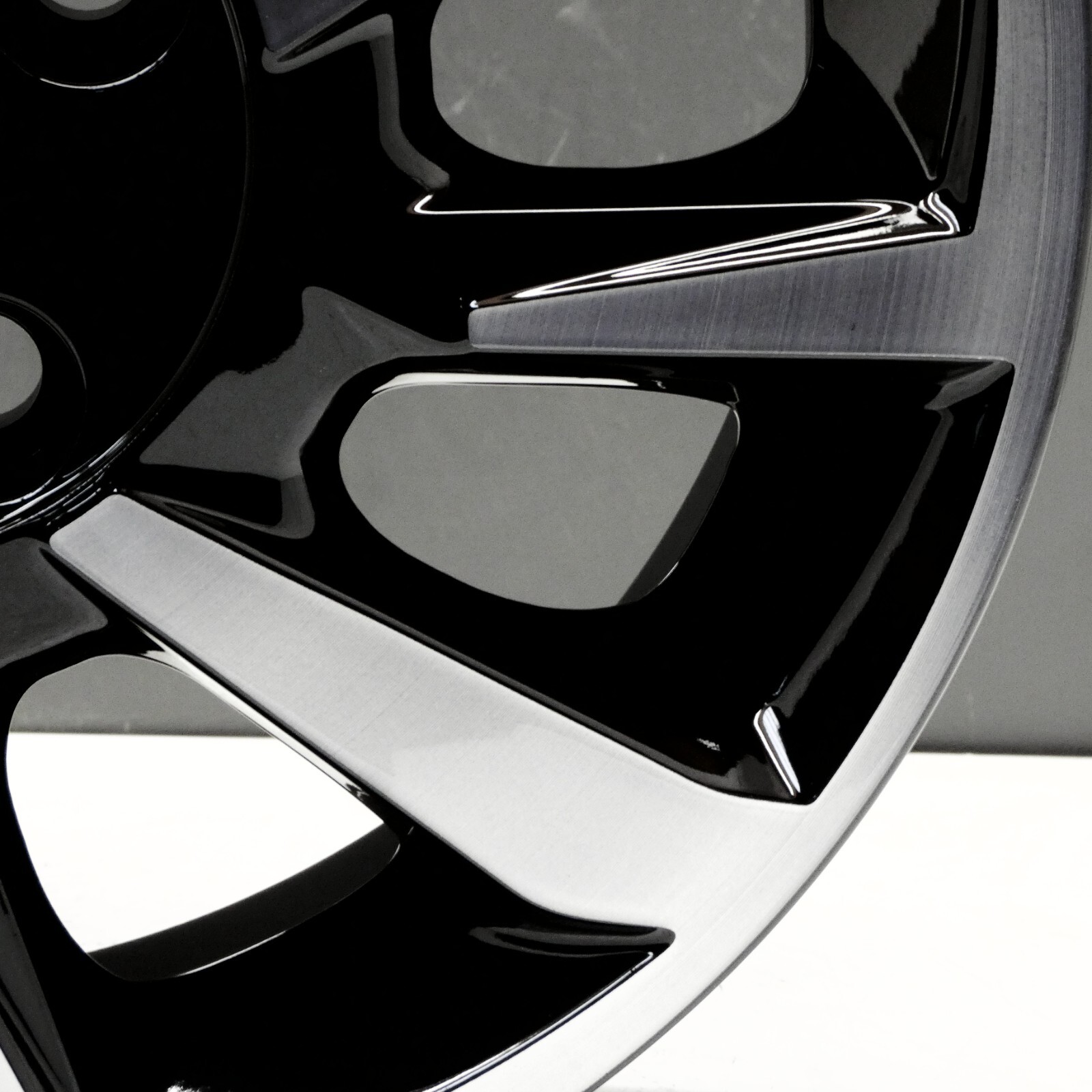 1x Genuine Toyota Aygo 15