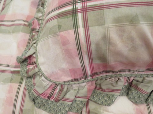 Thomasville Home Pretty Pink & Green 3 Pc.Twin Comforter Set W/ Throw Pillow EC - Picture 8 of 14