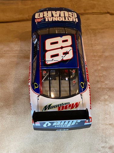 #88 Dale Earnhardt Jr. - 2008 National Guard Chevy Impala SS 1:24 Scale - Picture 13 of 16