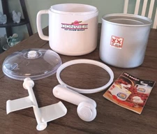 Ice Cream Maker White 1 Quart Hand Crank w/ Recipes Vtg Premier Donvier COMPLETE