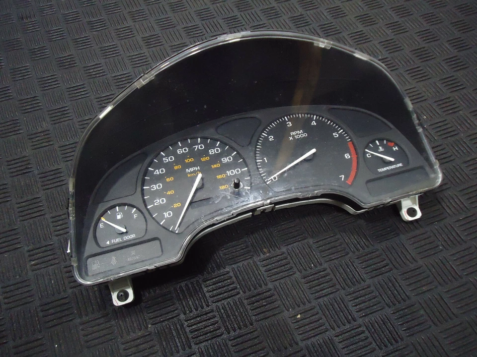 2002 SATURN SL1 SEDAN 1.9L FWD A/T 速度计仪器集群 173,233 英里 — 第 4/4 张图片