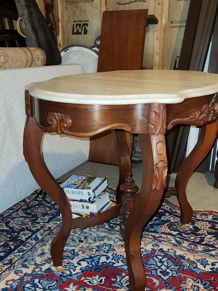 Mesa de salón victoriana con tapa de mármol, mesa central antigua "Turtle Top" Foto 2 de 4