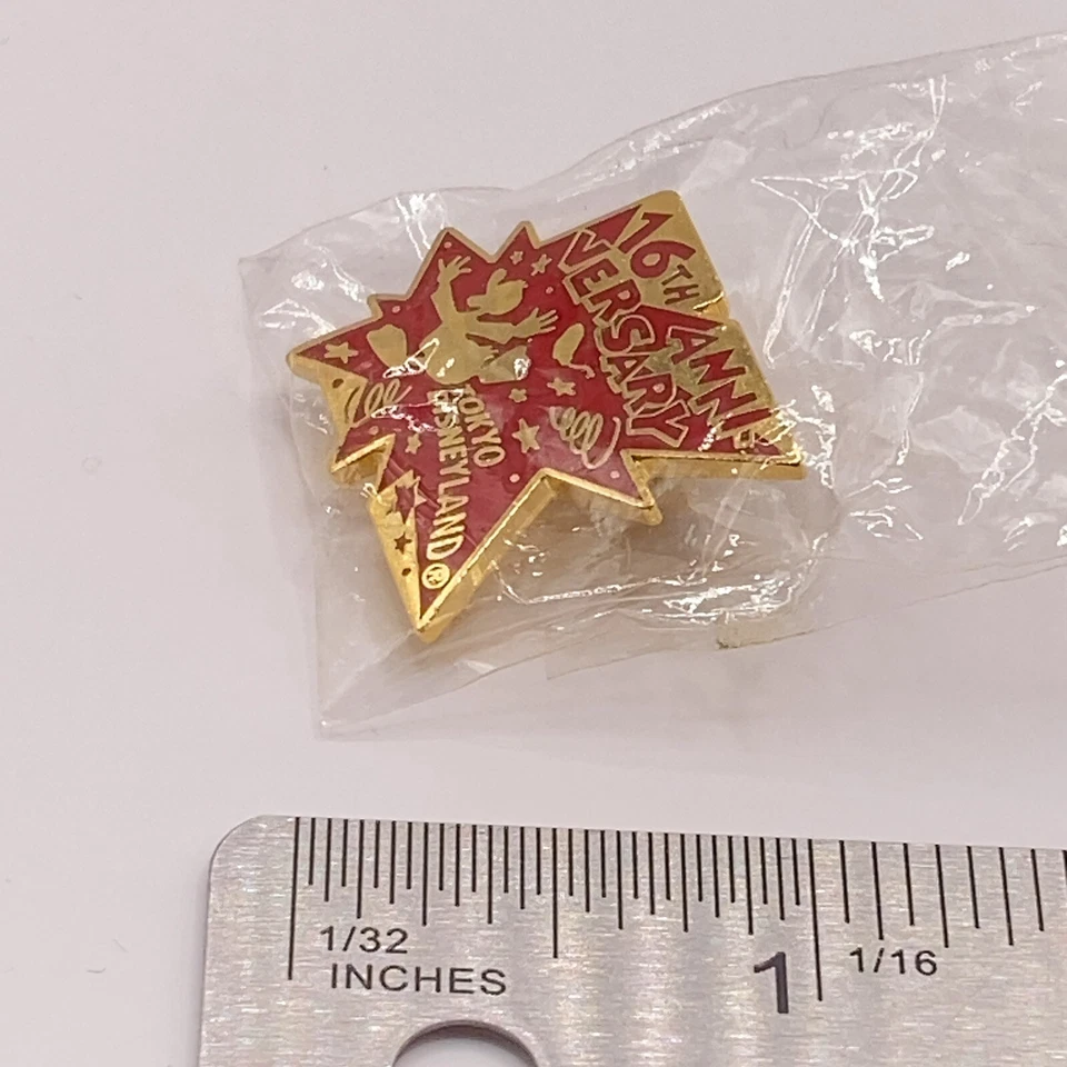 Tokyo Disneyland TDL 16th Anniversary 1999 Vintage Pin Badge Donald Red K Cast - Bild 3 von 4