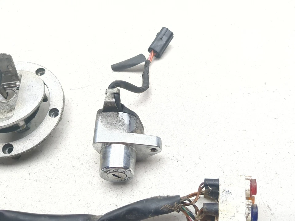 04-12 Victory Kingpin Lock Set Ignition Switch Cap Key Indicator harness - Image 3 of 4