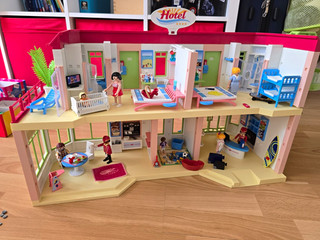 PLAYMOBIL Hotel 5567 mit Einrichtung & Figuren Altersempfehlung 5 7 Jahre