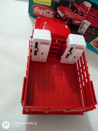 Ertl 1:25 Scale Coca Cola 1957 CHEVROLET STAKE TRUCK 1997 W\Machines & Handtruck - Picture 6 of 12