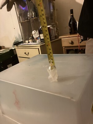 Kleine Duftflasche aus Milchglas und Klarglas