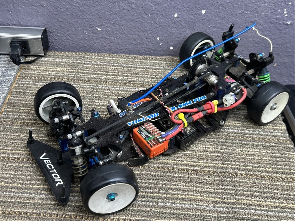 Yokomo Yr-4M2 Pro Vector V Series 81232 - Image 2 of 4