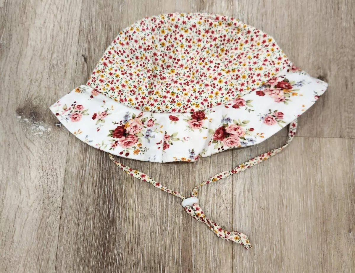 Baby sun hat with cheap string