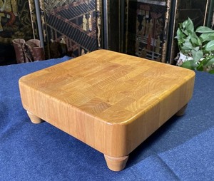 VTG Rustic Farmhouse Footed Wooden BUTCHER R BLOCK Cutting Board 11.25“ Sq EUC