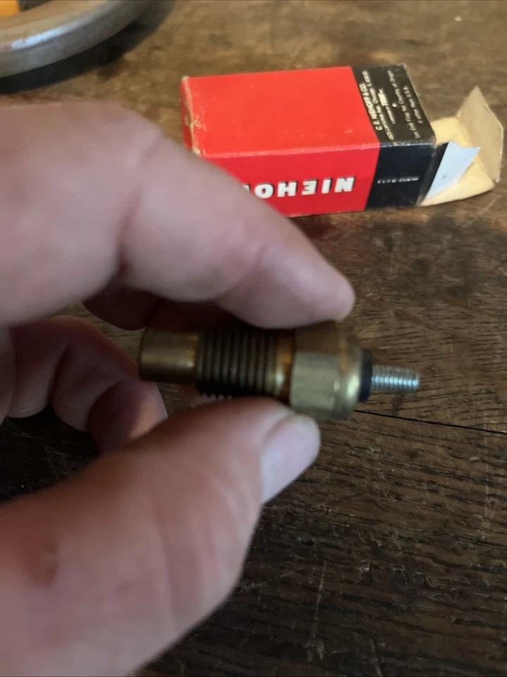 NOS Niehoff FF134A Temp Sender — 第 3/4 张图片