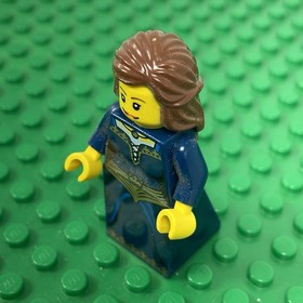 LEGO Fantasy Era Castle Minifigure - Crown Princess - 7093 cas333 *DAMAGE*
