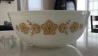 Pyrex #404 Gold Butterfly 4 Quart Large Mixing Bowl  Made In USA