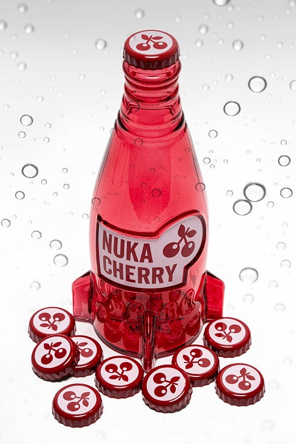 Fallout 4 Nuka Cola Cherry Glass Rocket Bottle + 10 Bottle Caps