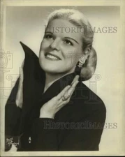 1958 Press Photo Frances Yeend, classical soprano opera singer. - sap35891