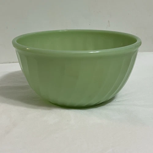 Vintage Fireking Green Jadeite Glass Swirl Mixing Bowl 7"