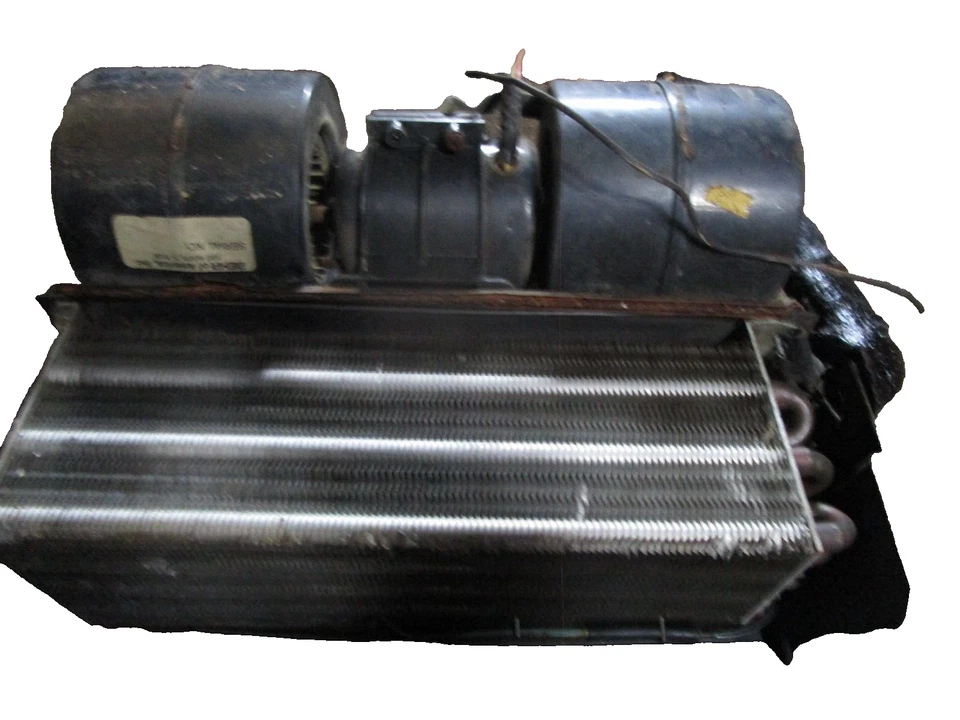 Evaporador de aire acondicionado Alfa Romeo Spider con motores de ventilador 1985-1989 Foto 3 de 3