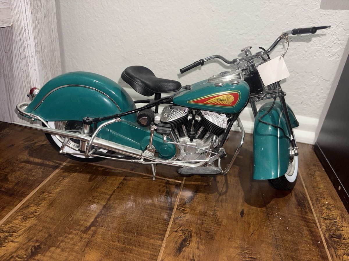 Collectible 1:6 scale diecast model of a 1948 Indian Chief